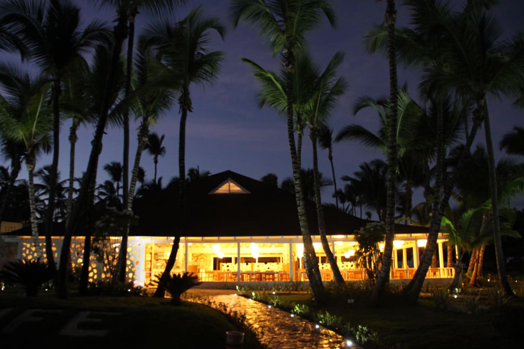 Strandgestaurant am Abend Grand Palladium Select Bávaro Resort & Spa