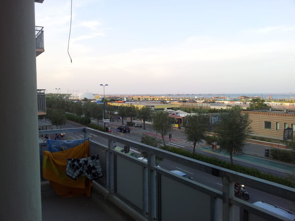 Ausblick auf die Straße vor dem Hotel Hotel Miramare