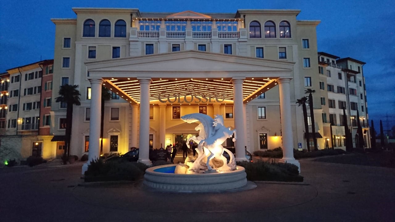 eingang-hotel-colosseo-europa-park-rust-holidaycheck-baden