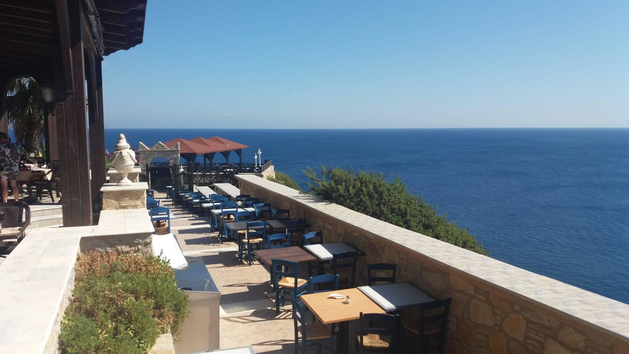 Essen im Freien Hotel Kalithea Horizon Royal