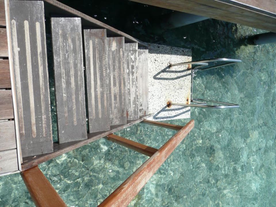 Einstieg ins Wasser von der Watervilla 255 Kuramathi Maldives