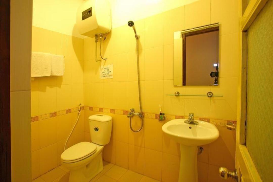 Pool facilities Hotel Hanoi Lucky III