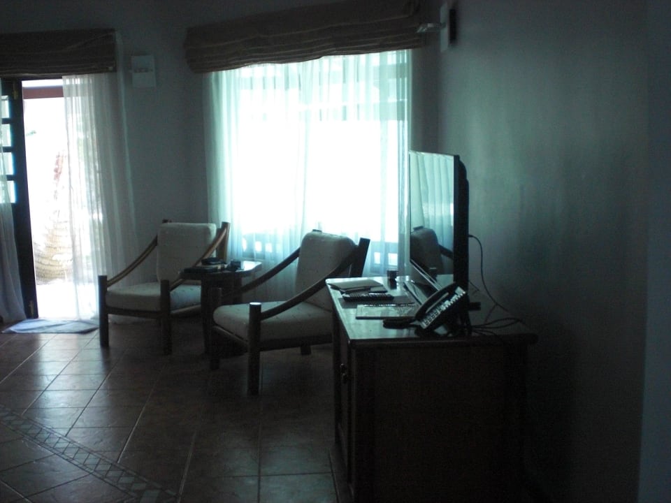 Wohnraum mit Fernseher (nie genutzt) Kihaa Maldives