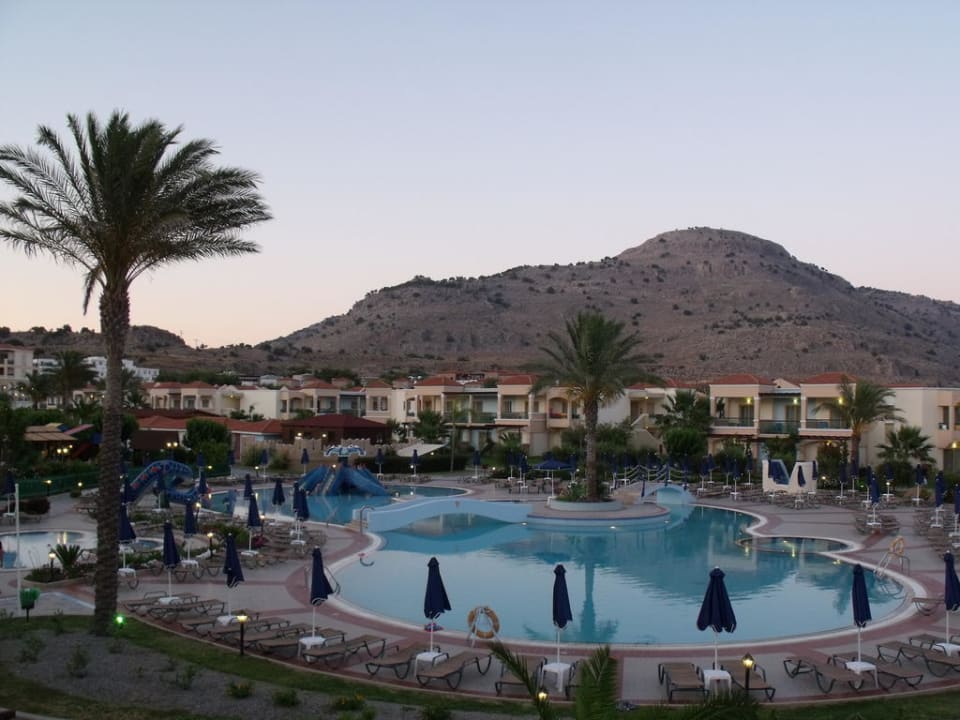 Blick vom Balkon zum Pool Lindos Princess Beach Resort & Spa