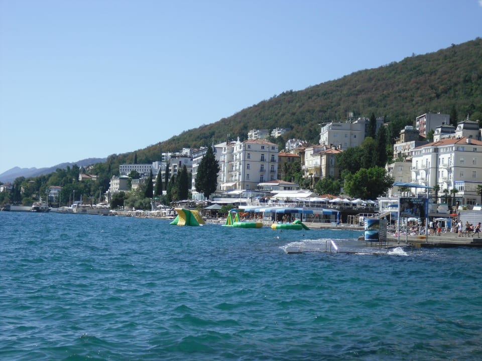 Hotel vom Meer aus gesehen Hotel Bellevue - Liburnia