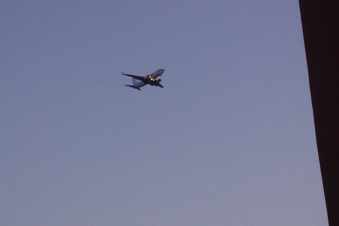 Samoloty nad hotelm  Rehana Sharm Resort Aqua Park & Spa