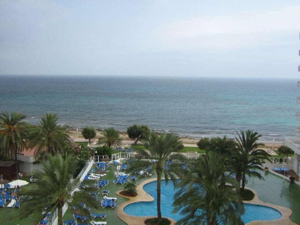 Pool und Strand Aparthotel Playa Dorada