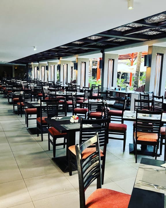 Gastro Crystals Beach Resort Belle Mare, a member of Radisson Individuals