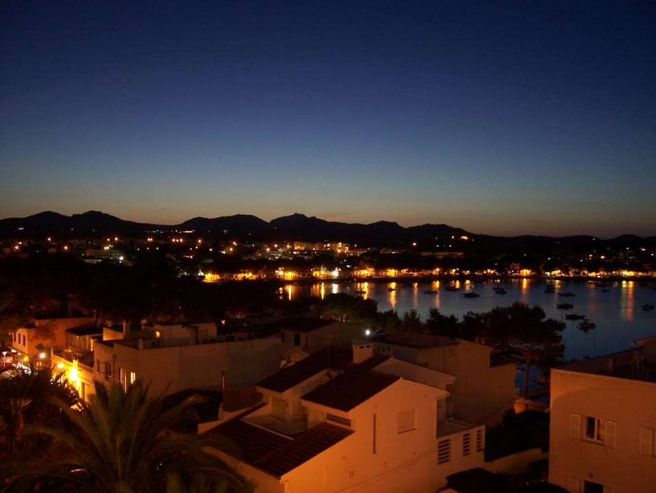 Ein Traum! Bei Nacht aus dem Hotelfenster zu blicken Smy Portocolom