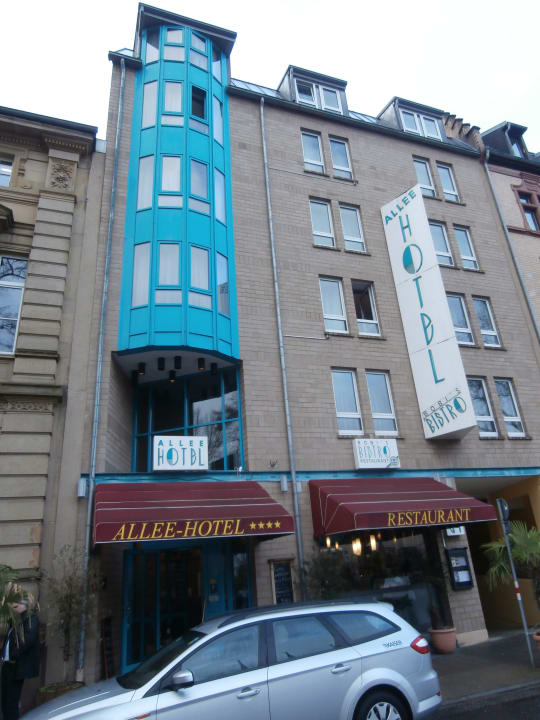 Eingang Allee Hotel Pavillion