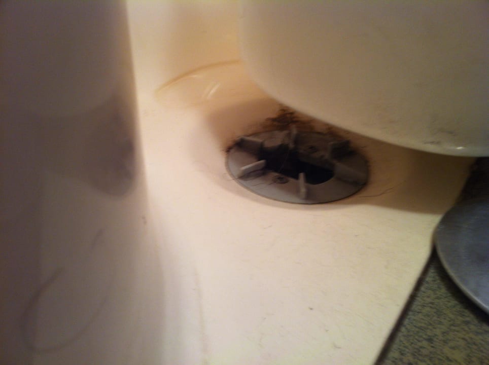 Dusche mit Haaren Hotel City Inn Magdeburg