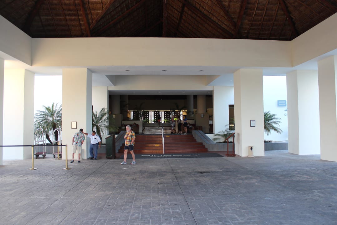 Eingang BlueBay Grand Esmeralda