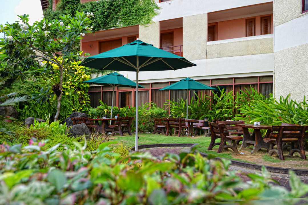 Gartenanlage HOLIDAY VILLA BEACH RESORT & SPA LANGKAWI KEDAH