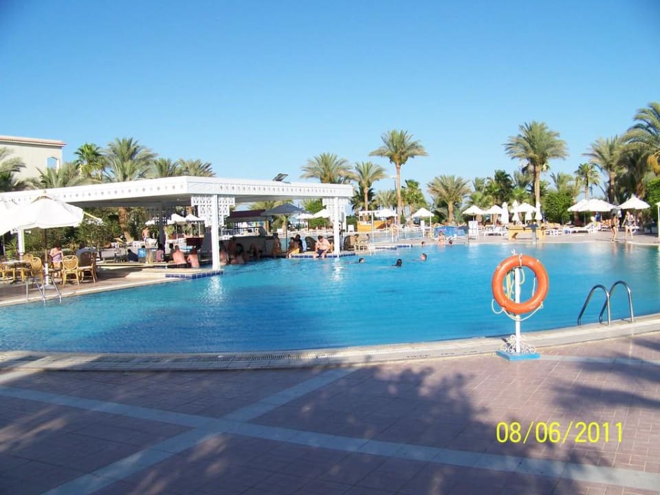 Großer Pool mit Poolbar The Grand Hotel Hurghada