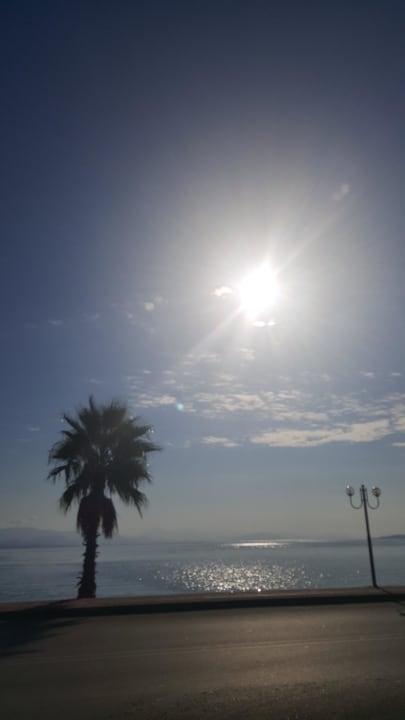 Strand. Nur paar Meter entfernt Hotel Ipsos Beach