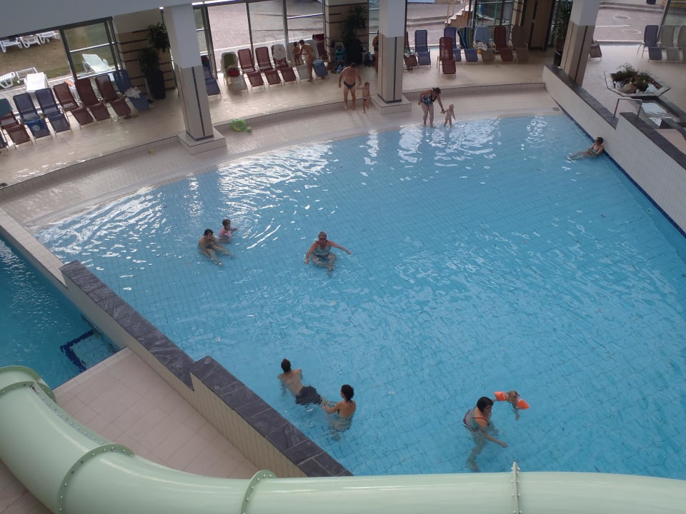 Wellenbecken von oben Park Inn by Radisson Sárvár  Resort & Spa
