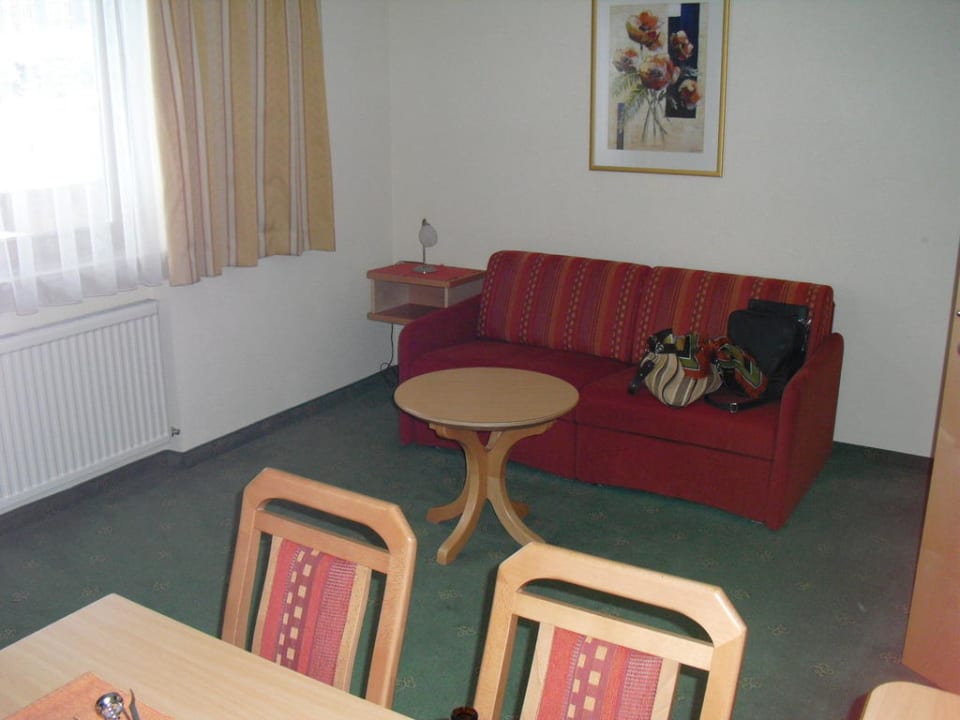Wohnraum mit Schlafcouch für 3. und 4. Person Ferienwohnungen am Matinesweg, Serfaus