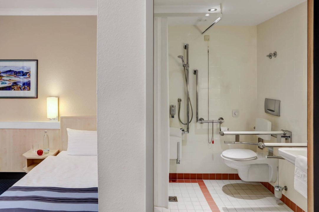 Handicaped Room IntercityHotel Nürnberg