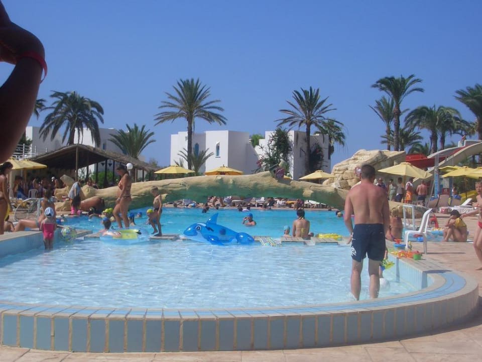 Pool, vorne Kinderbereich Ruspina Beach Resort