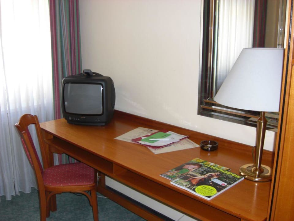 Einzelzimmer, Schreibtisch, Fernseher Galerie Hotel Leipziger Hof