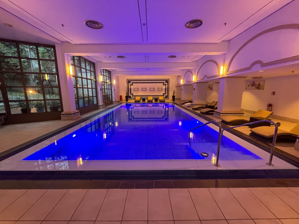 Pool Hamburg Marriott Hotel
