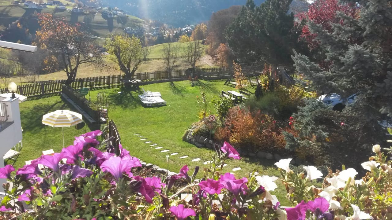 Gepflegter Garten Hotel Sonnenheim