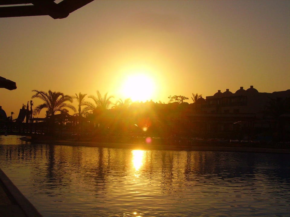 Sonnenaufgang Titanic Beach Spa & Aqua Park