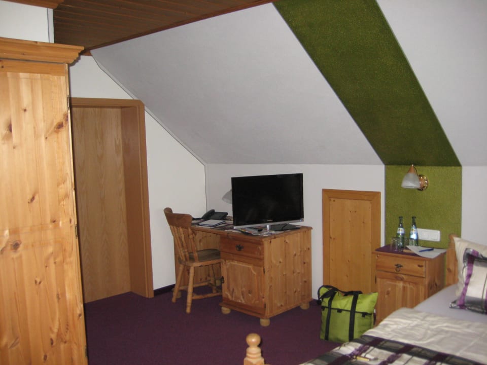 Blick vom Balkon ins Zimmer Gästehaus Beim Schelle