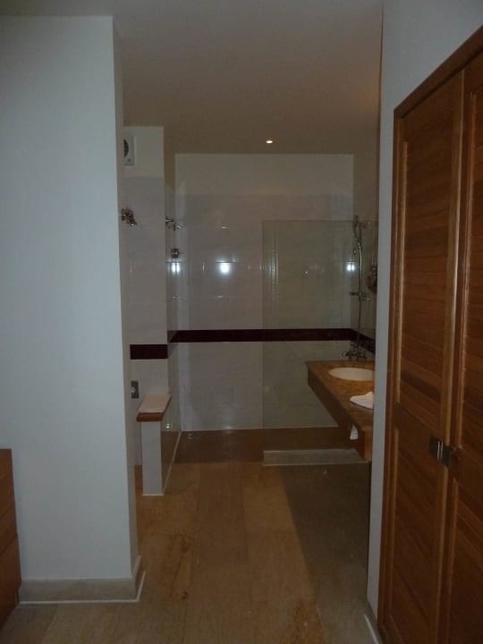 Blick vom Zimmer Richtung Bad Mövenpick Resort & Spa El Gouna