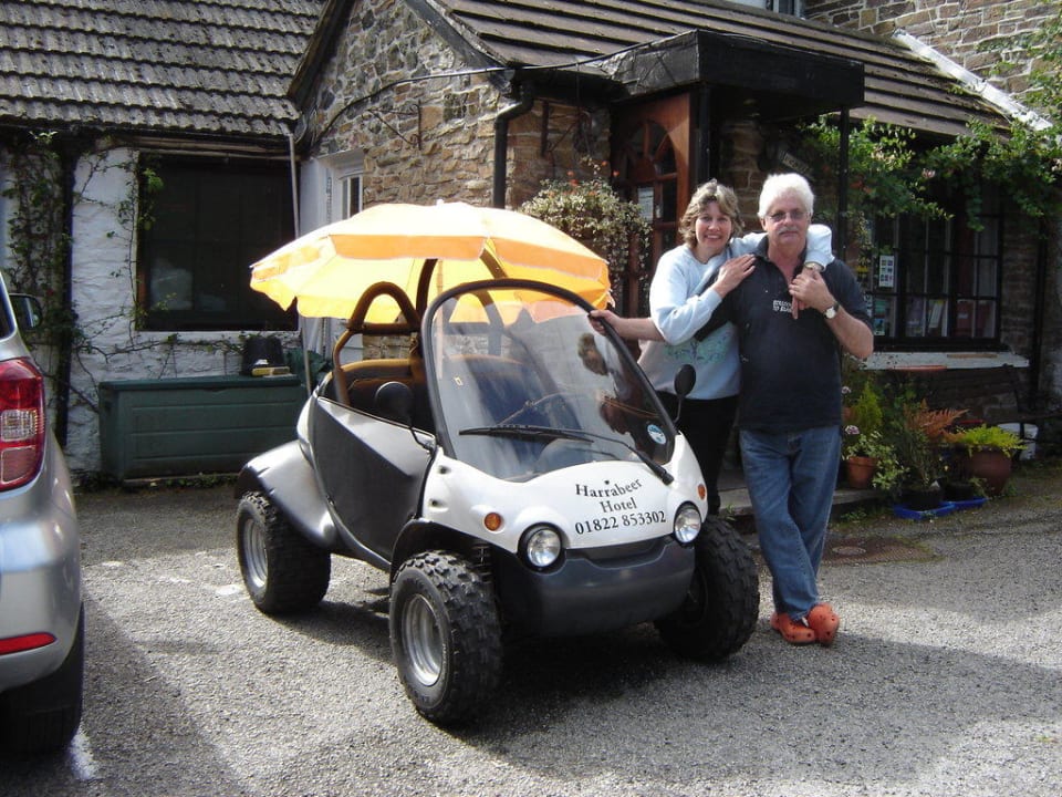 Amanda, Michael & ihr Fliwatüt Harrabeer Country House