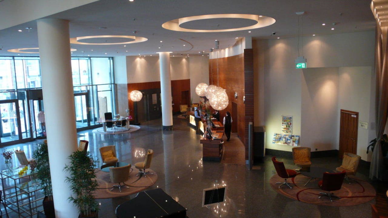 Die Empfangshalle ScanHotels City Rostock
