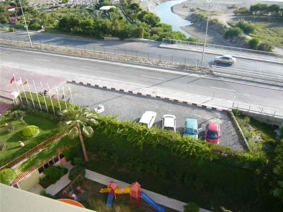 Ausblick aus der 5 Etage zur Straße  Kırbıyık Resort Hotel - Alanya