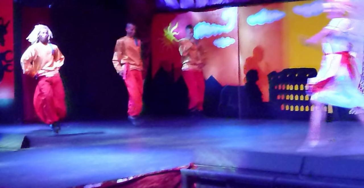 Abendshow des Animationsteams Hotel Mercure Hurghada