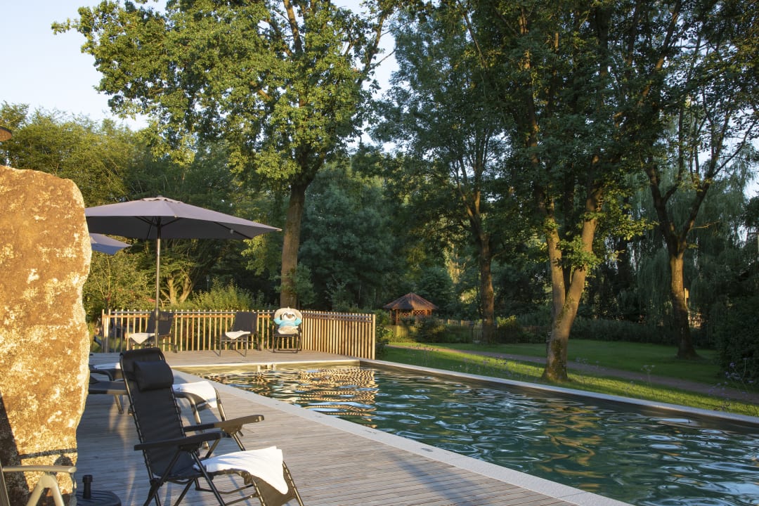 Pool Hotel Quellenhof