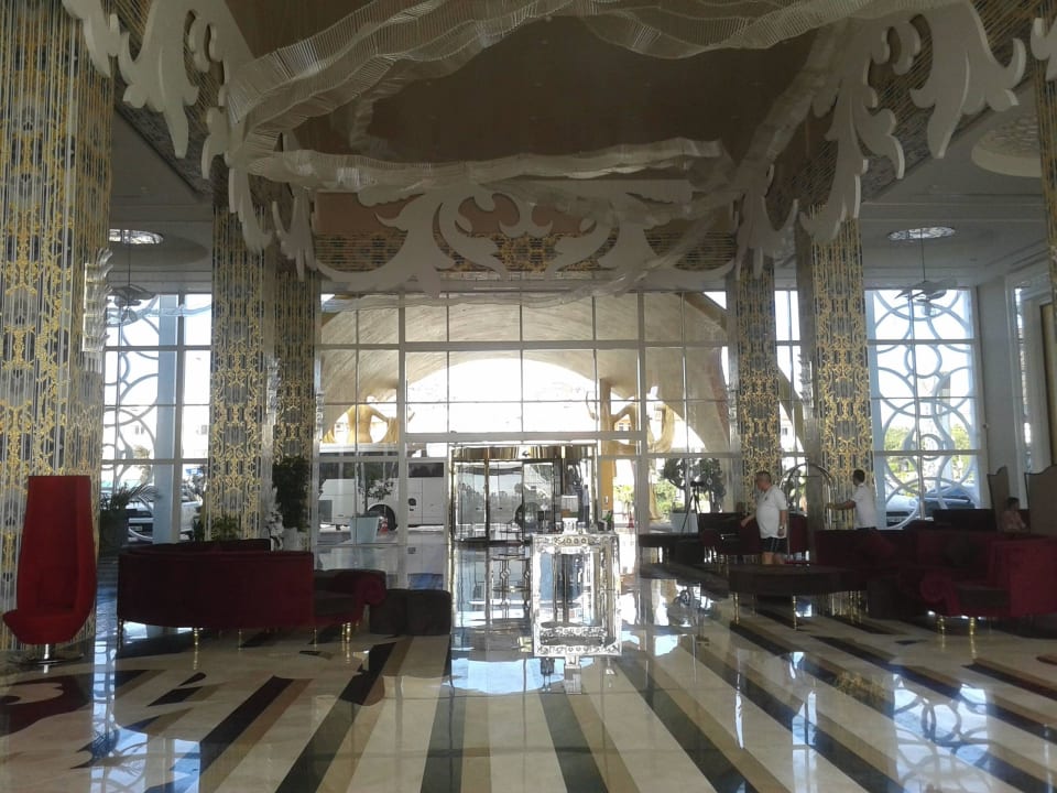 Lobby Lounge Azura Deluxe Resort & Spa Hotel