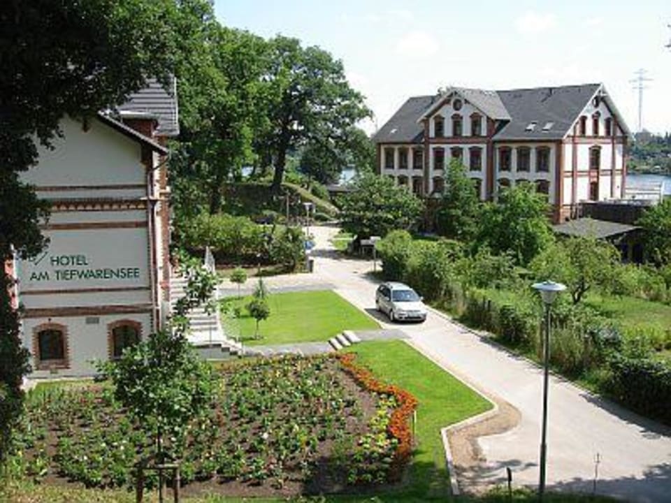 Zufahrt zum Hotel Hotel Am Tiefwarensee