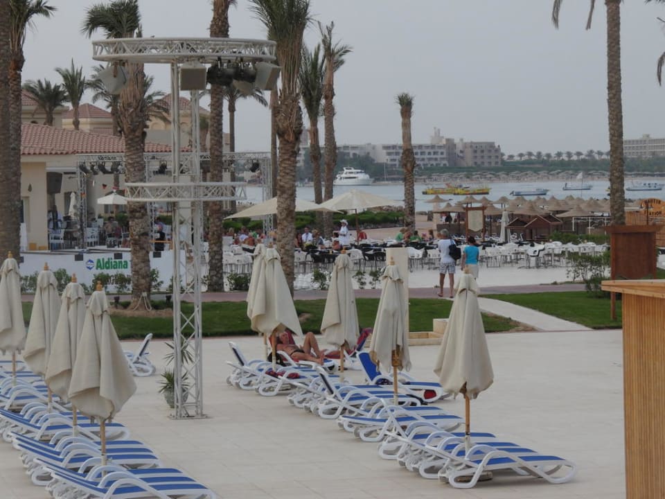 Viel Platz am Pool Cleopatra Luxury Resort Makadi Bay