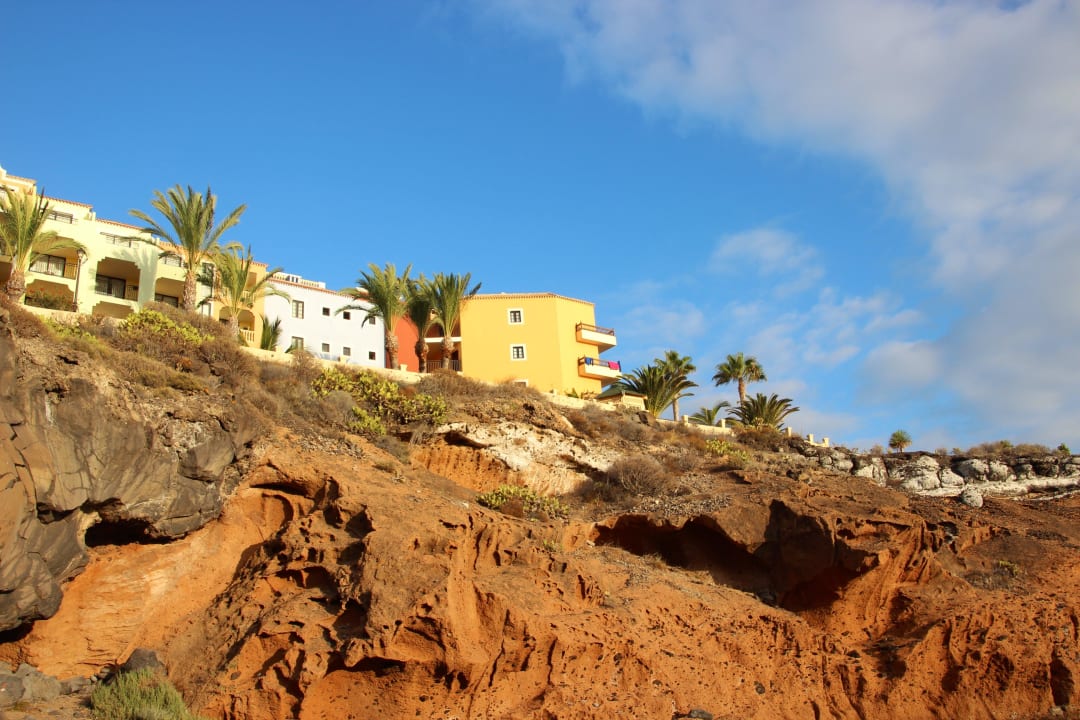 Blick auf das Hotel von der Bucht aus Bahia Principe Sunlight Costa Adeje