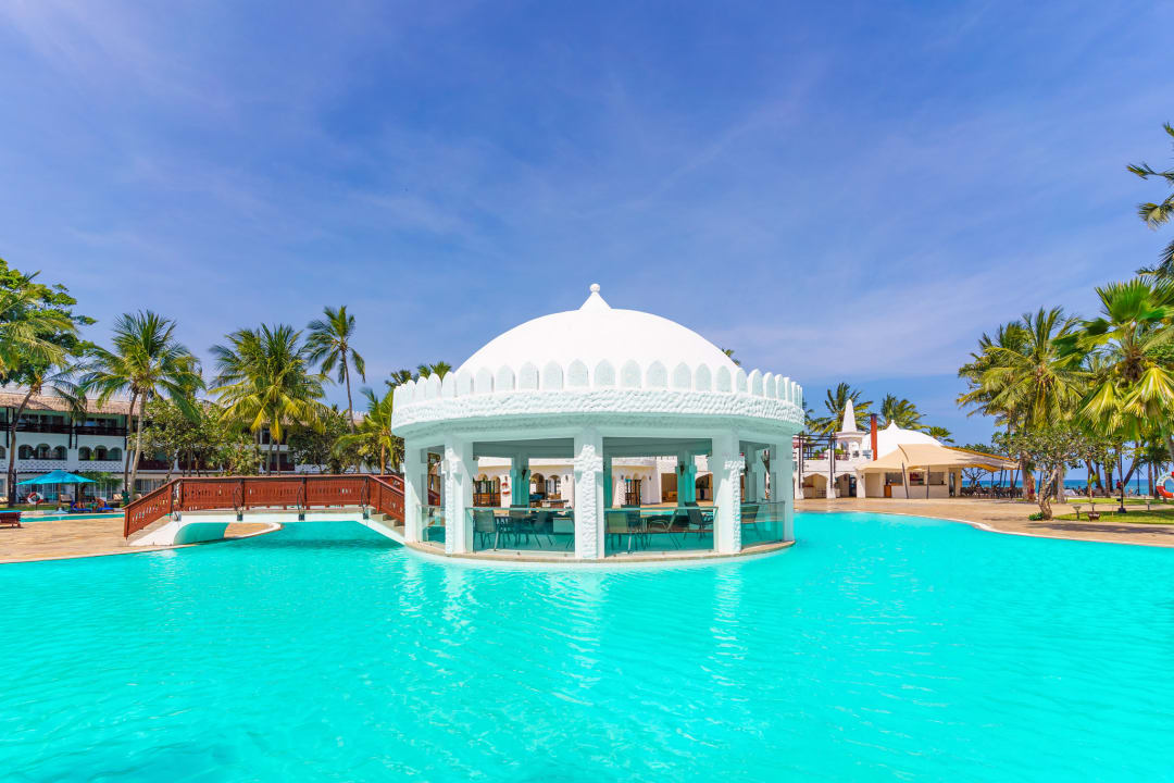 Pool Hotel Southern Palms Beach Resort