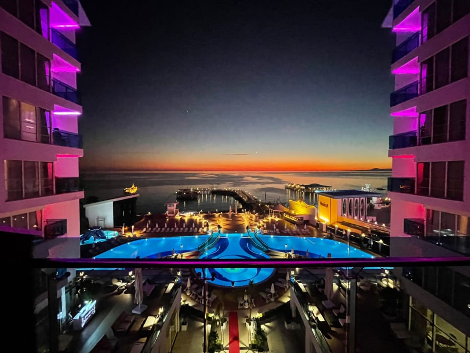 Ausblick Azura Deluxe Resort & Spa Hotel