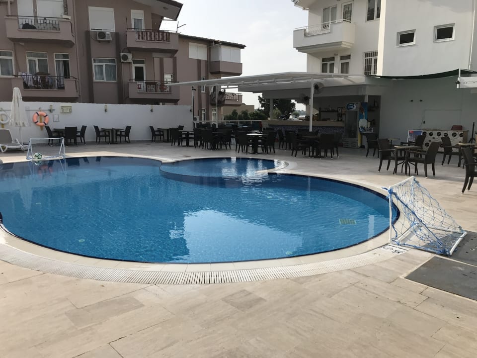 Pool Side Su Hotel