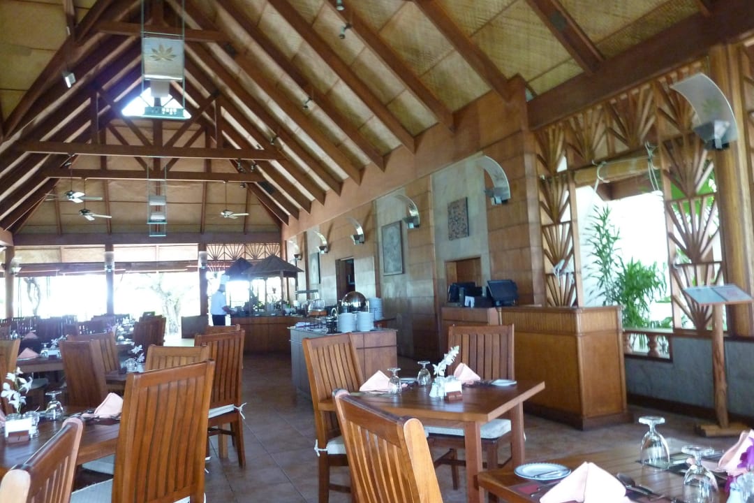 Farivalhu Restaurant Kuramathi Maldives