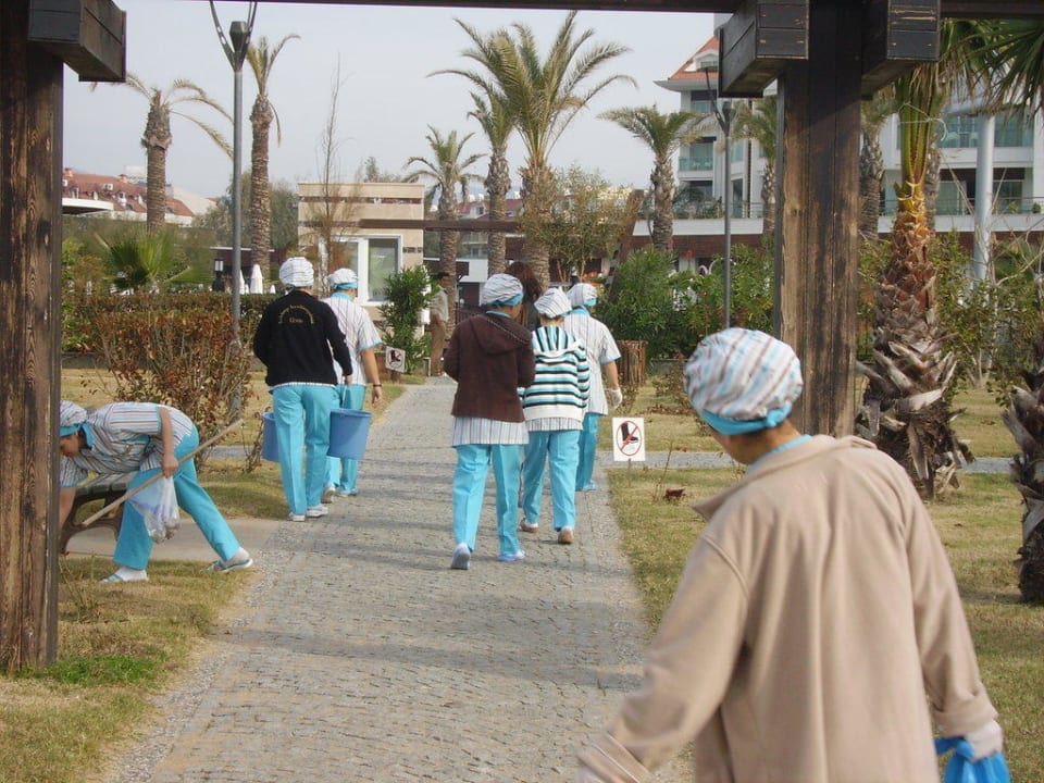 Morgentliche Putzkolonne Sunis Evren Beach Resort Hotel & Spa