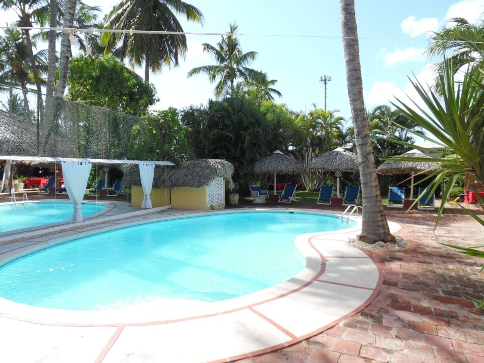 Sehr schöner Pool Cabana Elke