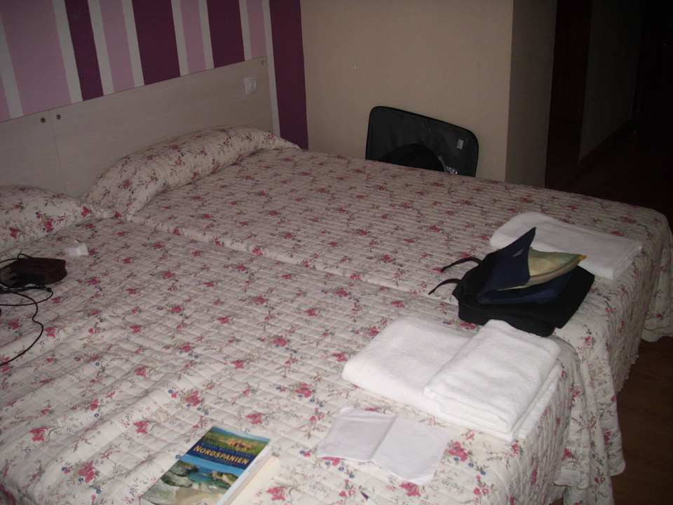 Zimmer, wohin mit dem Koffer? Apartments Iruña