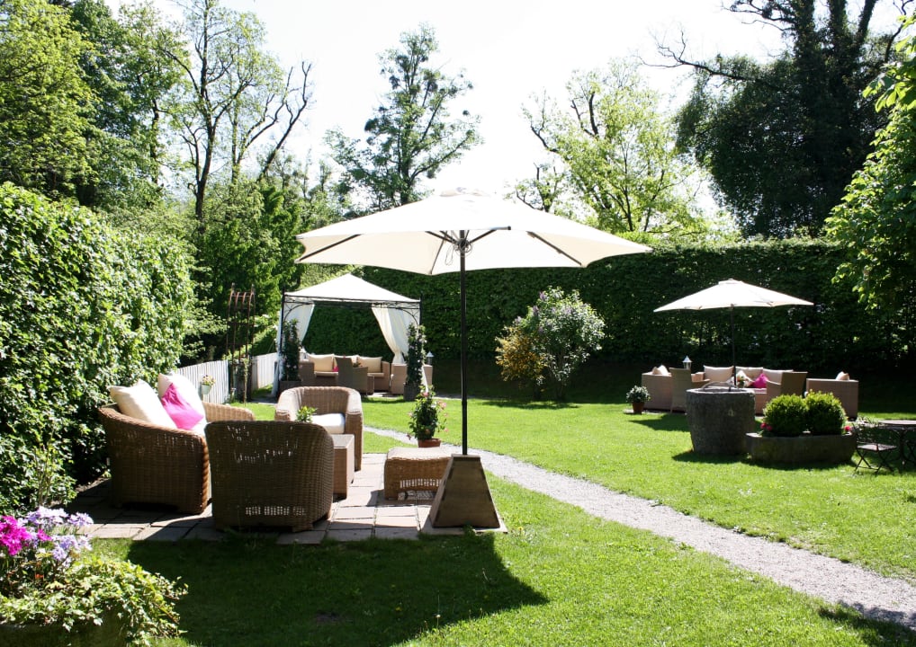 Gartenanlage Der Schlosswirt zu Anif - Biedermeierhotel & Restaurant
