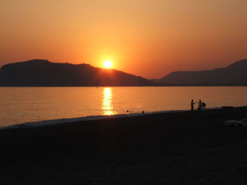 Sonnenuntergang, Blick vom Strand nach Alanya Labranda Alantur Resort