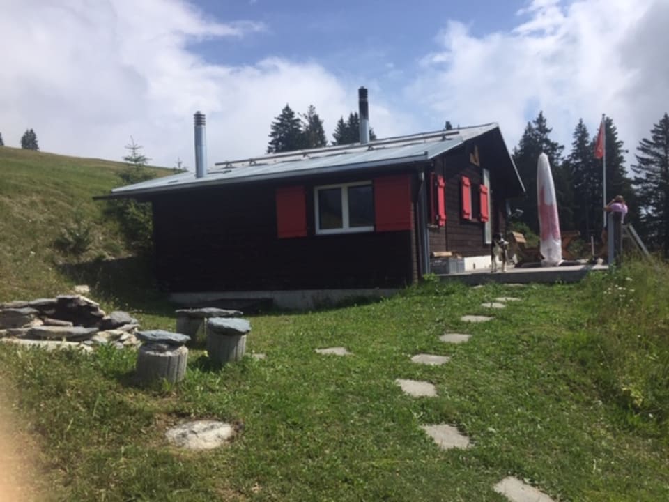 Außenansicht Maiensäss Alphütte Tegia Sulai