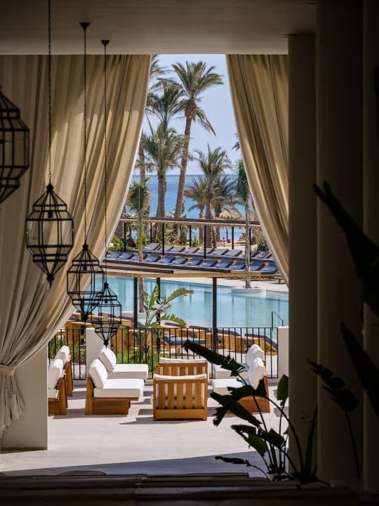 Gastro Serry Beach Resort