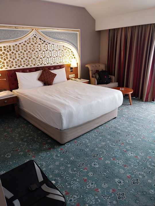 Zimmer Royal Taj Mahal Hotel